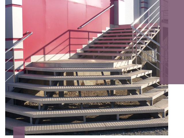 Лестницы для магазина в Серпухове — изготовление и монтаж