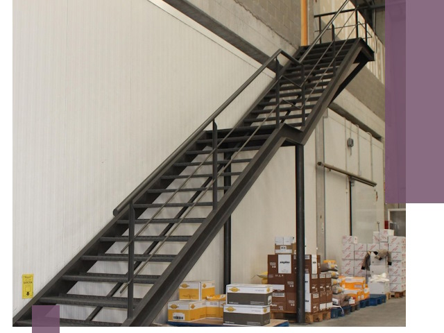 Лестницы для производства в Серпухове — изготовление и монтаж