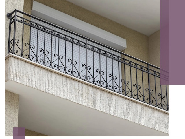 Балконные ограждения из металла и стекла в Серпухове для домов