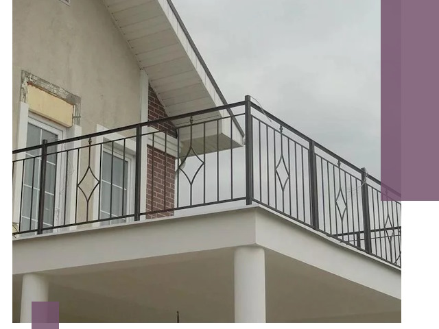 Изготовление балконных ограждений в Серпухове из металла и стекла