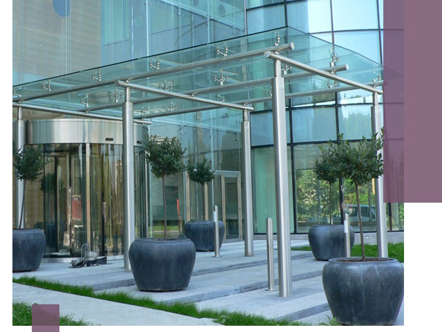 Навесы из стекла на заказ в Серпухове — монтаж и установка