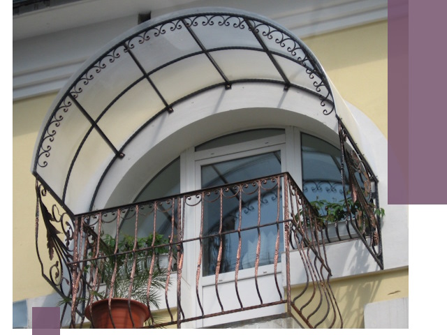 Козырьки над балконом в Серпухове — изготовление и монтаж