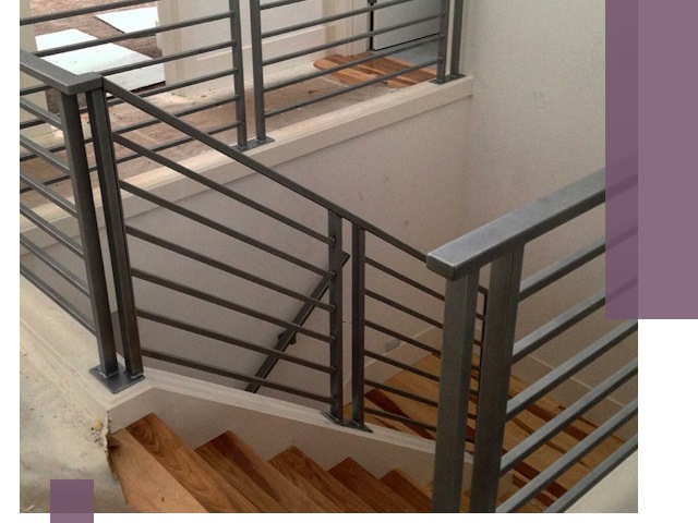 Изготовление поручней из металла и дерева в Серпухове